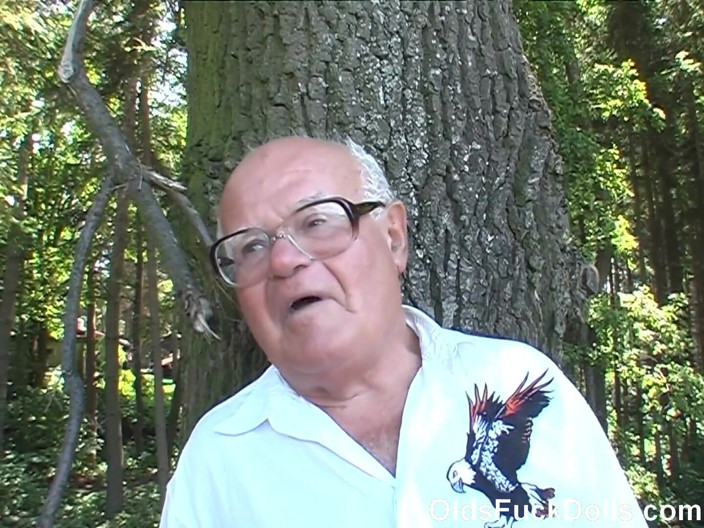 Olds Fuck Dolls: Olds fickpuppen - opa Mireck fickt 18-jähriges mädchen ashley Sweet im wald