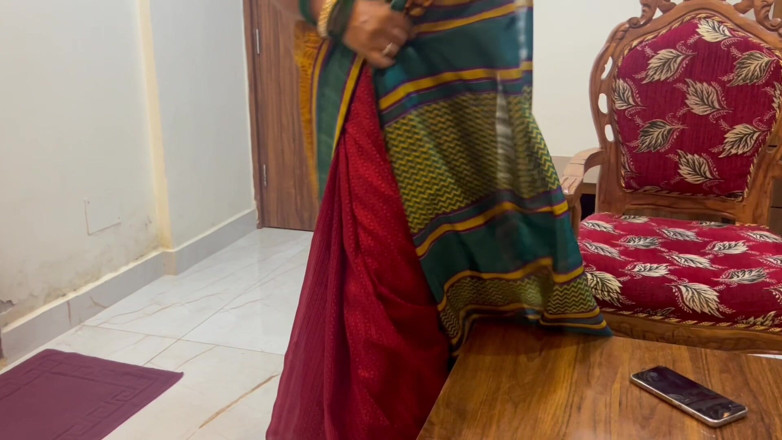 Besharam Jodi: Desi India Saree dikongkek abang tirinya yang lebih muda