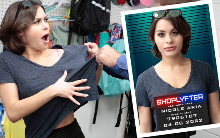 Shop Lyfter: Écarte les fesses ! Des voleuses à l’étalage espièces se font punir...