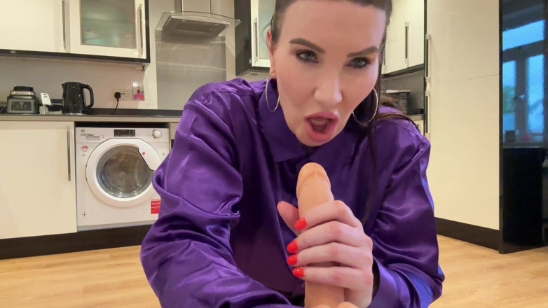 Sophie James: 계모는 젖을 짜서 5번 말려줘