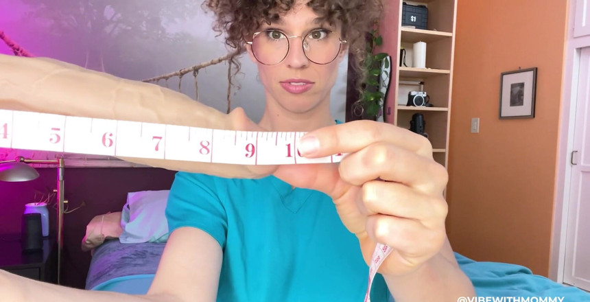 VibeWithMommy: Nurse Compares Huge Cock Vs. Small Cock the Battle of...