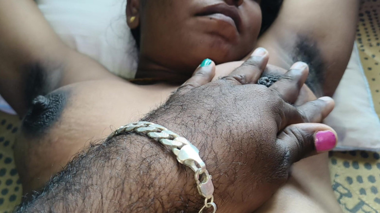 Vijay002: Awek Tamil menjolok satu, dua, tiga jari yang dia mahu...