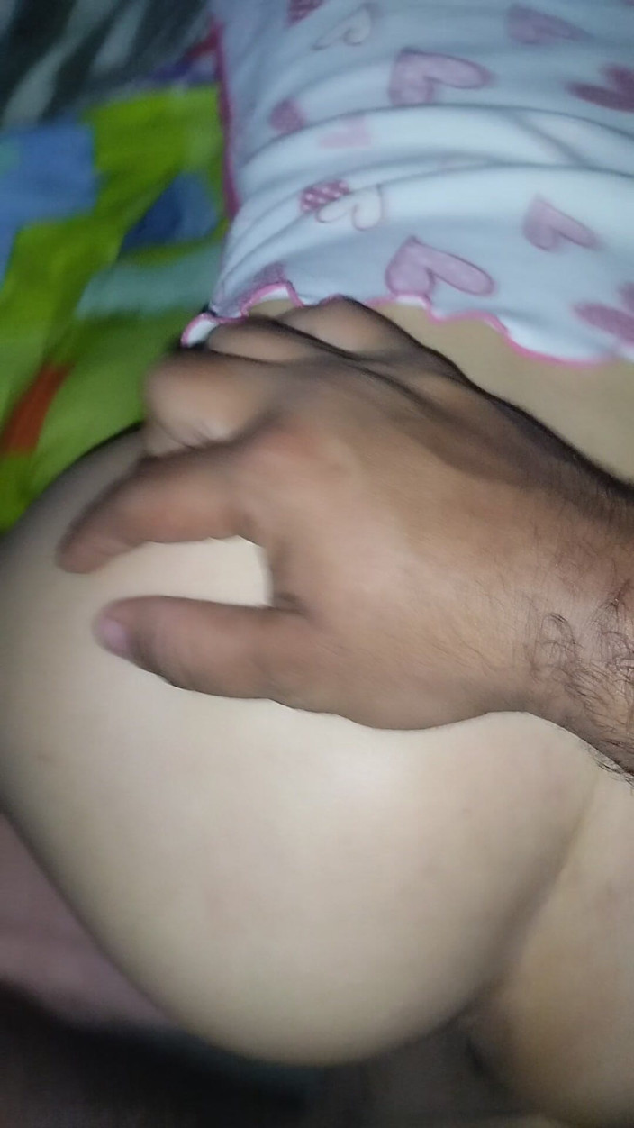 Andy Z 94: Belle-mère affamée de bite se met au lit et mange...