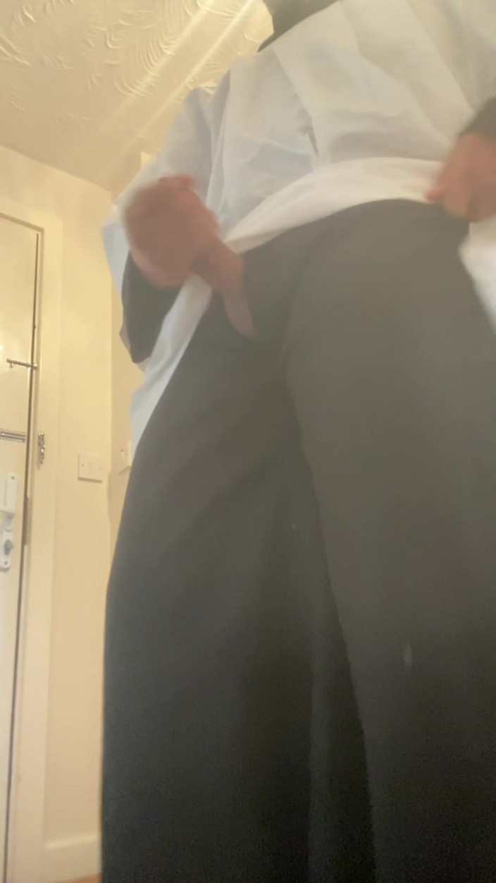 Hot dick in your ass: Zlobivá kněz předvádí svého velkého čůráka a šuká s klukem na ukazováku