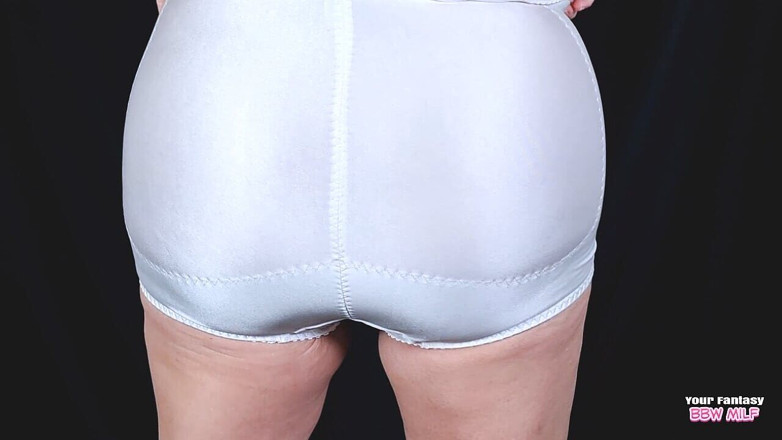 BBW_Wife: Oude dame slipje - kijk hoe ik mijn grote slipje aan...
