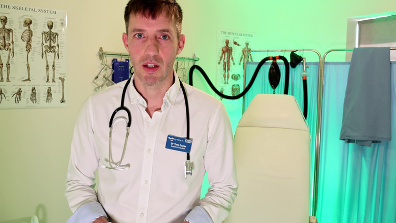 TomBakerBDSM: En primer plano - control de castidad con el Dr. Baker (4k)