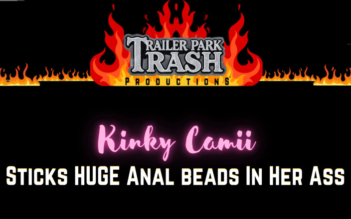 Trailer Park Trash Productions: Kinky camii steekt enorme anale kralen in haar superstrakke kontgaatje