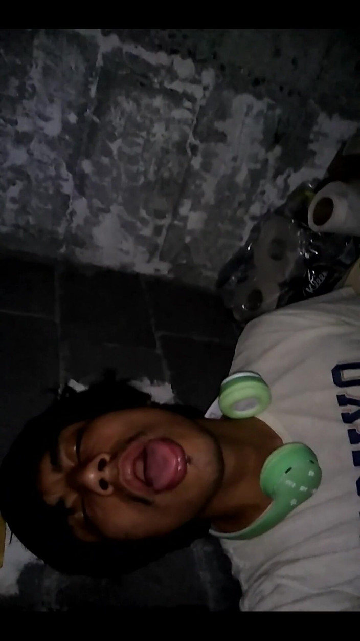 AlexAlejandro13: Du sperme dégouline sur une tête rose