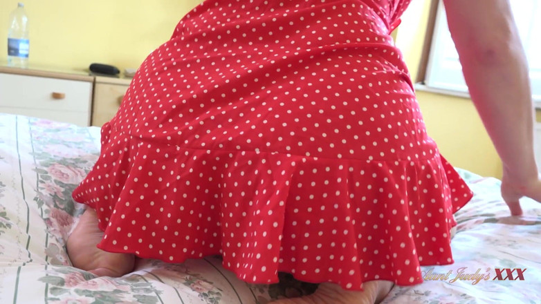Aunt Judy's XXX: AuntJudysXXX - 방을 청소하는 핫한 밀프 새엄마 Julia North