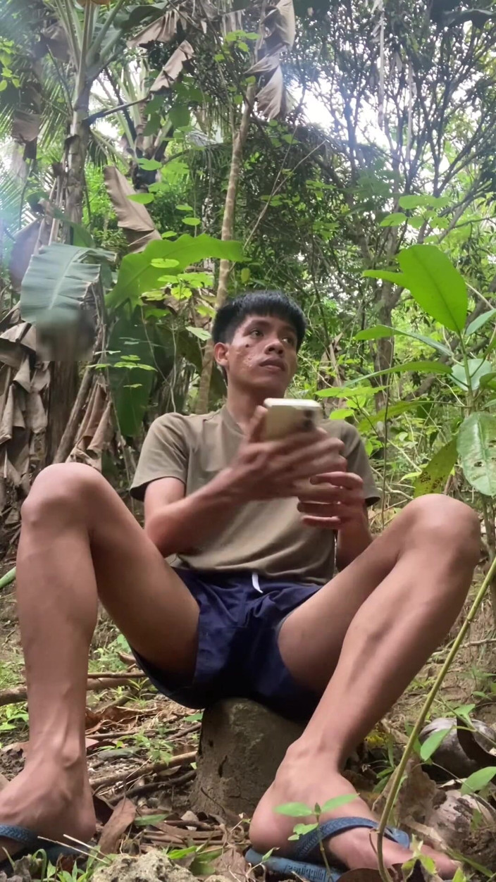 Jameson Official: Tânărul filipinez Twink se masturbează în secret în aer liber