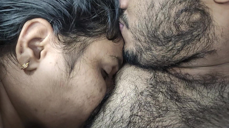 Vaigavarun45: Mallu lừa dối vợ làm tình lãng mạn nóng bỏng...