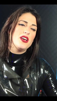 Interview en latex pour Fashion TV latex 12/12