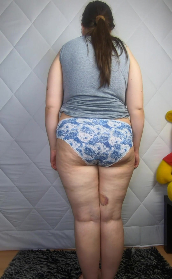 Lena Rose: Tentando calcinha