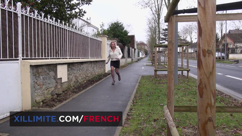 French girls at work: Ông già địt một thiếu niên xinh đẹp