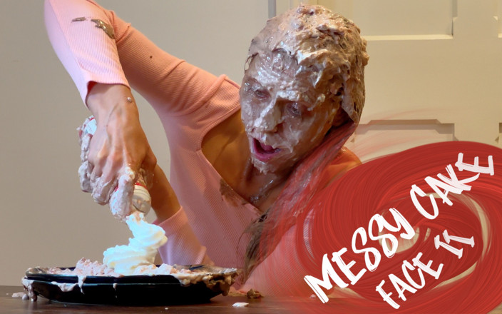 Wamgirlx: 지저분한 케이크 얼굴 II (wam Sploshing 케이크)