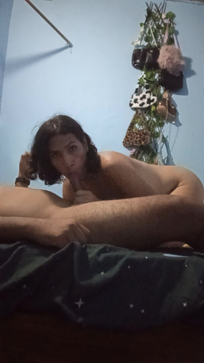 Femboy from Colombia: Blowjob yang bagus yang memberikan banyak keseronokan