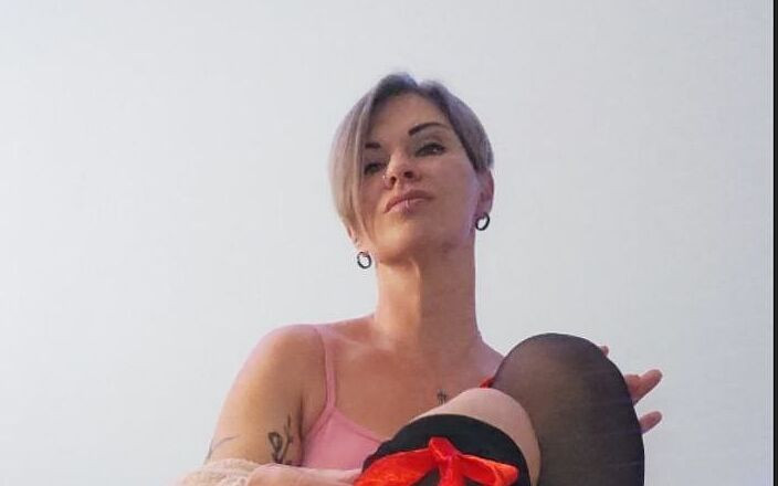 Mistress Nadi Shop: Fetiș cu ciorapi din nailon cu toc înalt