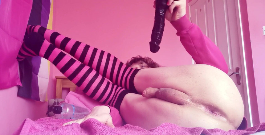 Rainbow Femboy: Todavía me estoy recuperando de mi infección que me está...