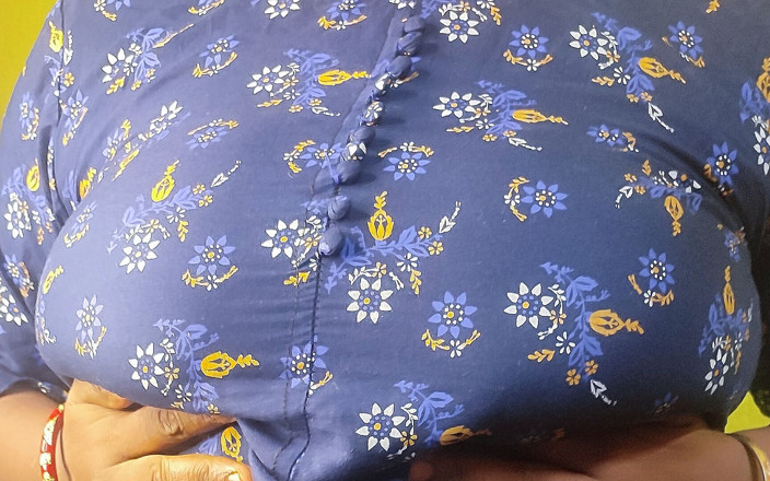 Indianbhabi2: India madrastra Sruti abre completamente su vestido y mostrando coño...