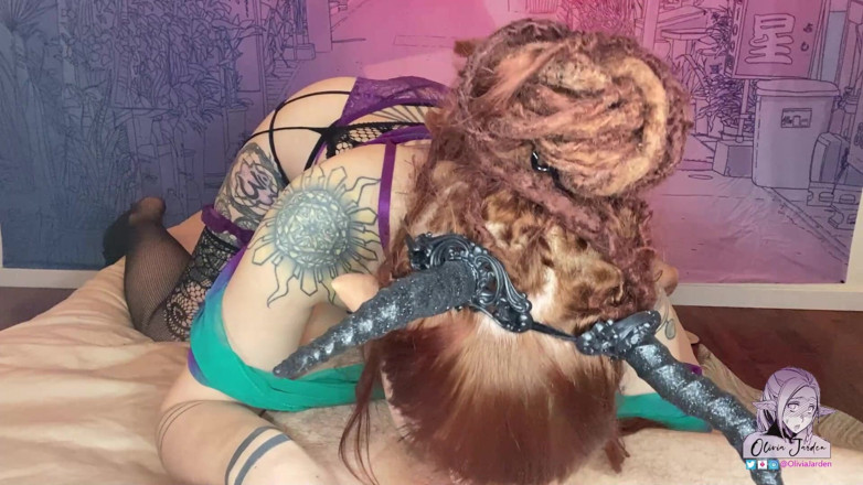 Olivia Jarden: Vánoční deepthroat dárek od paní Krampus