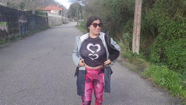 ExpressiaGirl: Sâni de pe stradă. Fata a făcut videoclipul personalizat pentru...