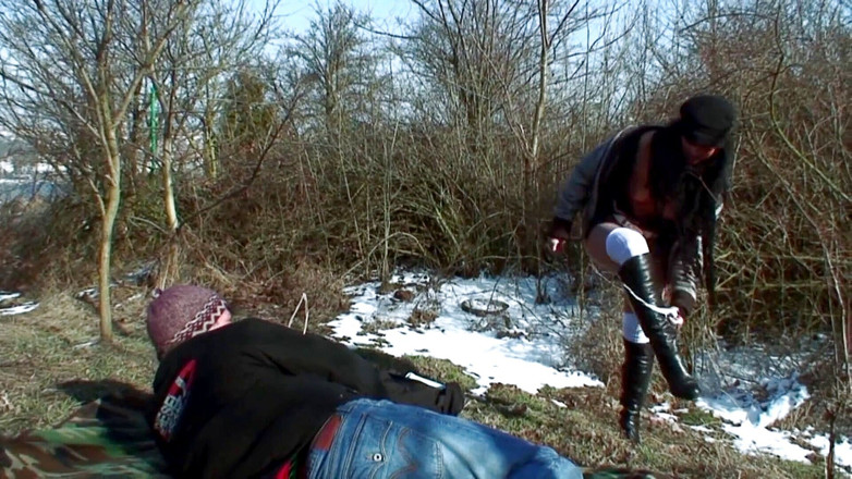 German amateur - 100% German hardcore videos: Brunetka milf rucha się przy autostradzie