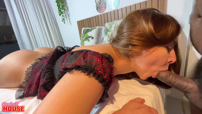 CuckoldHouse: Une Rousse Naturelle Se Fait Déchirer Le Cul Par La...