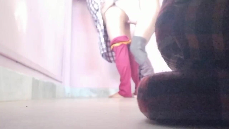 Fantacycutting: Studentă indiană - videoclip viral nou