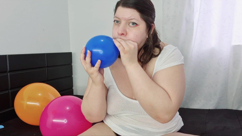 Alice H: Inflando e rebolando balões