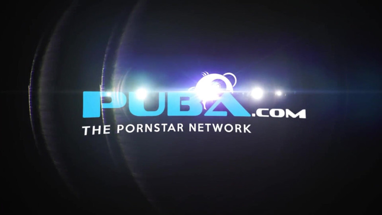 PUBA: La calda Nicole Aniston ti penetra i pantaloni con questa...