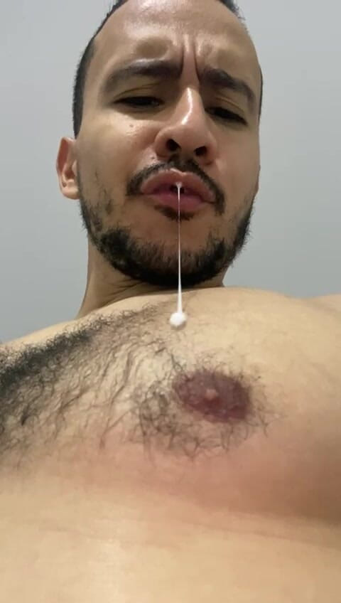 Christian_colombian: Les muscles d’un Latino très excité Partie 1