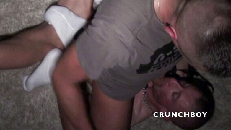 Crunch Boy: Fransk slampa knullas hårt av xxl kuk av badboy