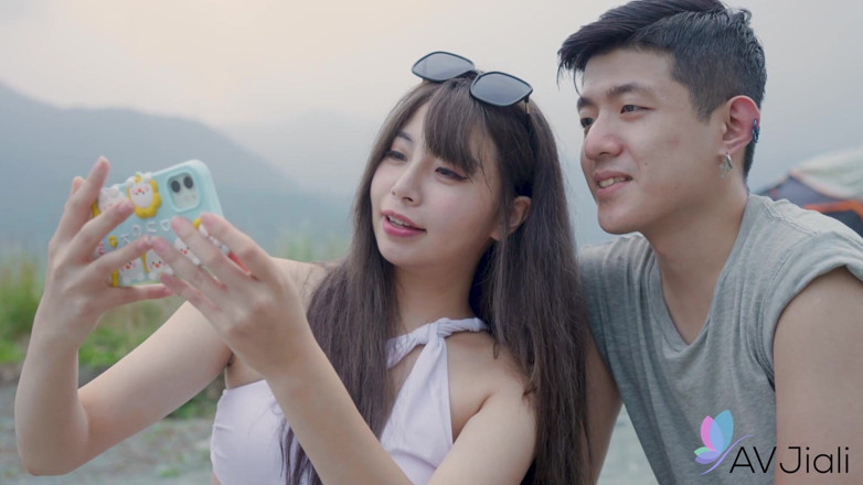 AV Jiali: 캠핑에 가서 텐트에서 따먹히는 라나코와 친구들