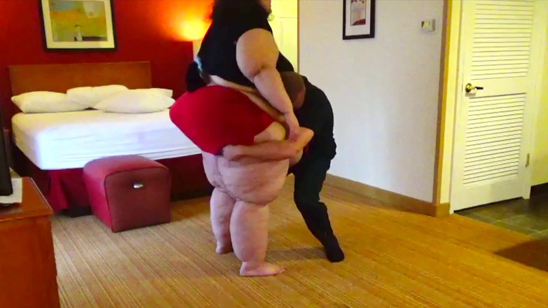 Full Weight Productions: Nora jeździ, zostaje podniesiona i zgasi światła