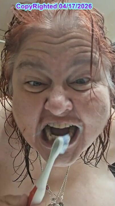 BBW nurse Vicki adventures with friends: Dopo Una Doccia Bollente L'infermiera Vicki Si Asciuga E Si...