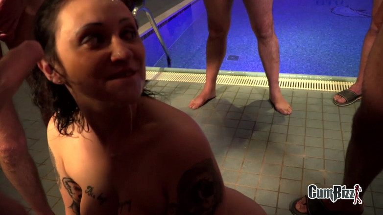 Cumbizz: Tonia Montana, reniflement de sperme