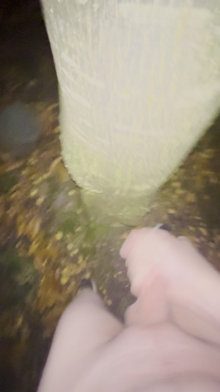 Outdoorboy5: Nahá na veřejném parkovišti