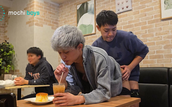 Mochi Boys: パブリックセックスカフェ