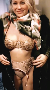 Sau bữa tiệc swinger