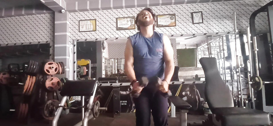 Austin Rose: Büyük göğüslü Hintli yaşlı adam çıplak egzersiz
