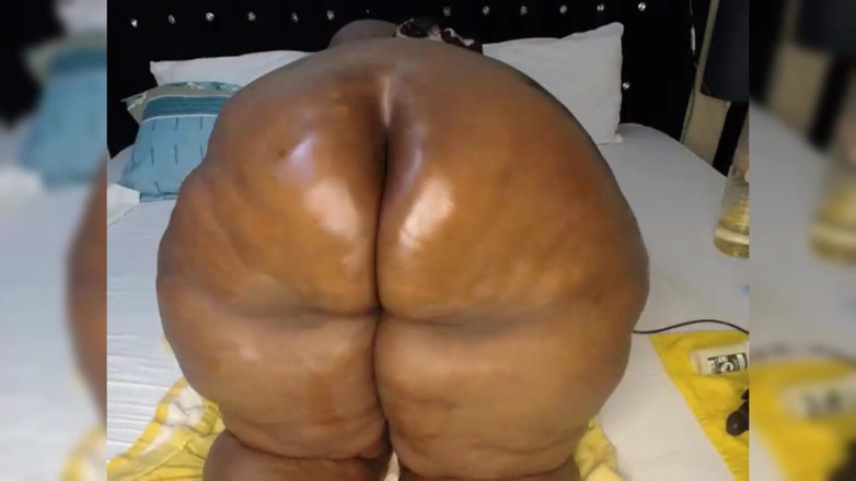 Cum Cams: Une SSBBW noire trémousse son gros cul huileux