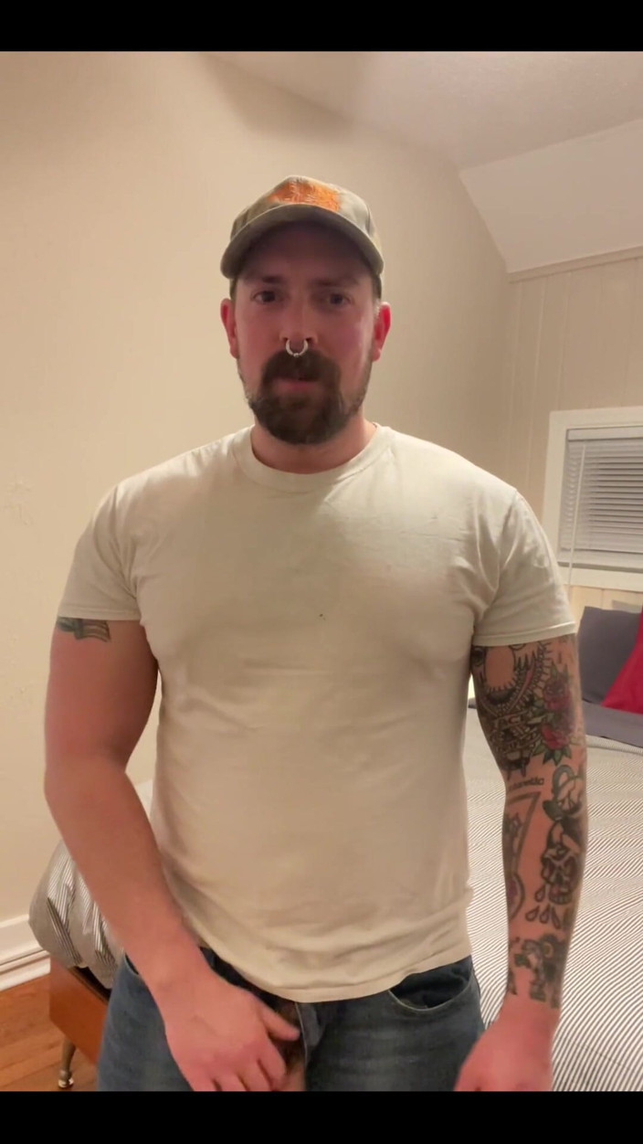 xrustytaylorx: Showin off le plus récent travail sur la pièce arrière + éjaculation...