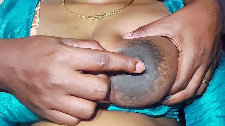 Desi Mohini: Mătușă sexy și incitantă și-a sedus iubitul cu sânii ei