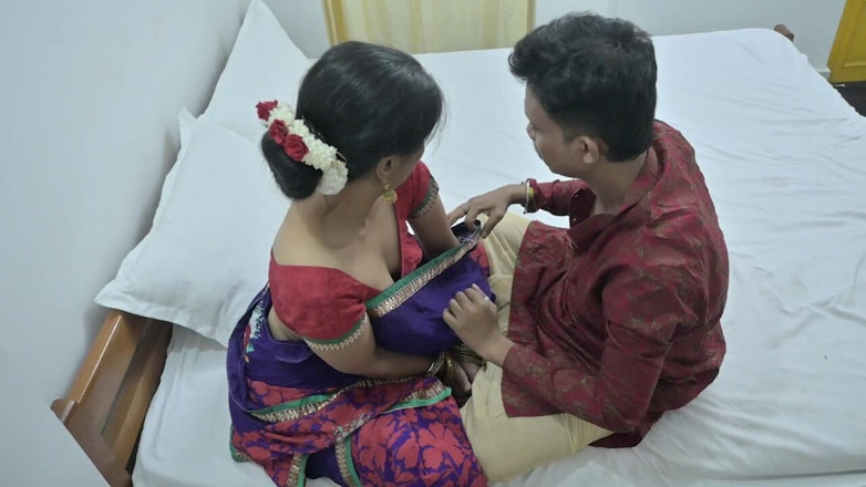 Indian porno creator: Indický pár na líbánkách Smyslný měkký romantický sex