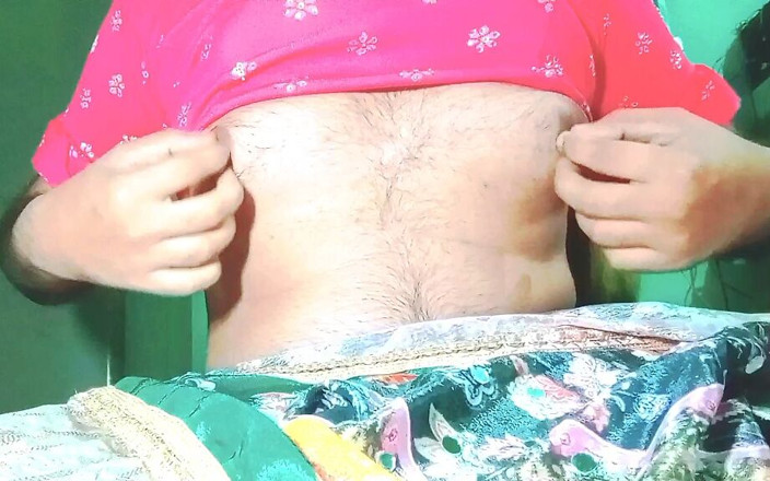 Gaurisissy: Индийский гей-кроссдрессер Gaurisissy XXX, секс в розовом Lehanga, нажимает на его большие сиськи