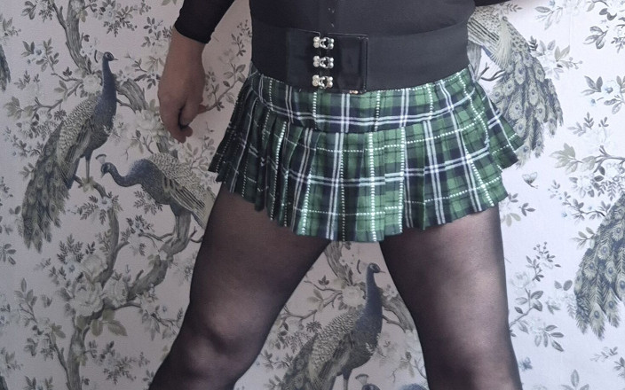Shystockings: Crossdressing sissy jalang matang melancap zakar hamba perthetic