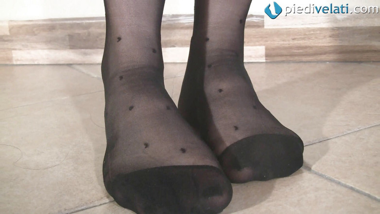 Foot Fetish HD: Jonge brunette Emily in voetfetisj video