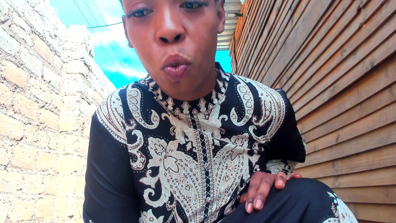 AnalEbony: Je twerke mon gros cul dehors