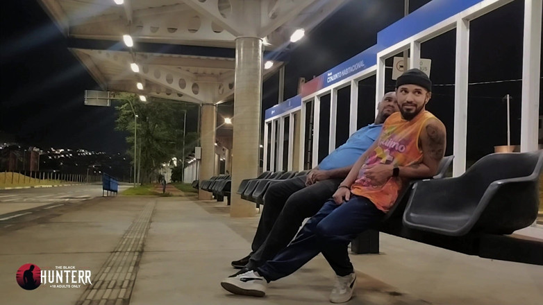 TheBlacKHunterr: Řidič autobusu vyzvedává cestujícího na zastávce Video 2