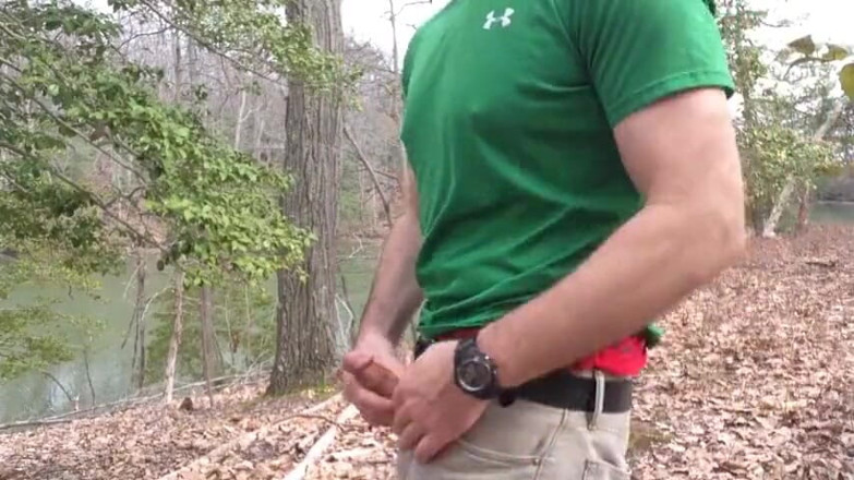 TJenner: Acariciando mi polla y corriéndose en el bosque de nuevo